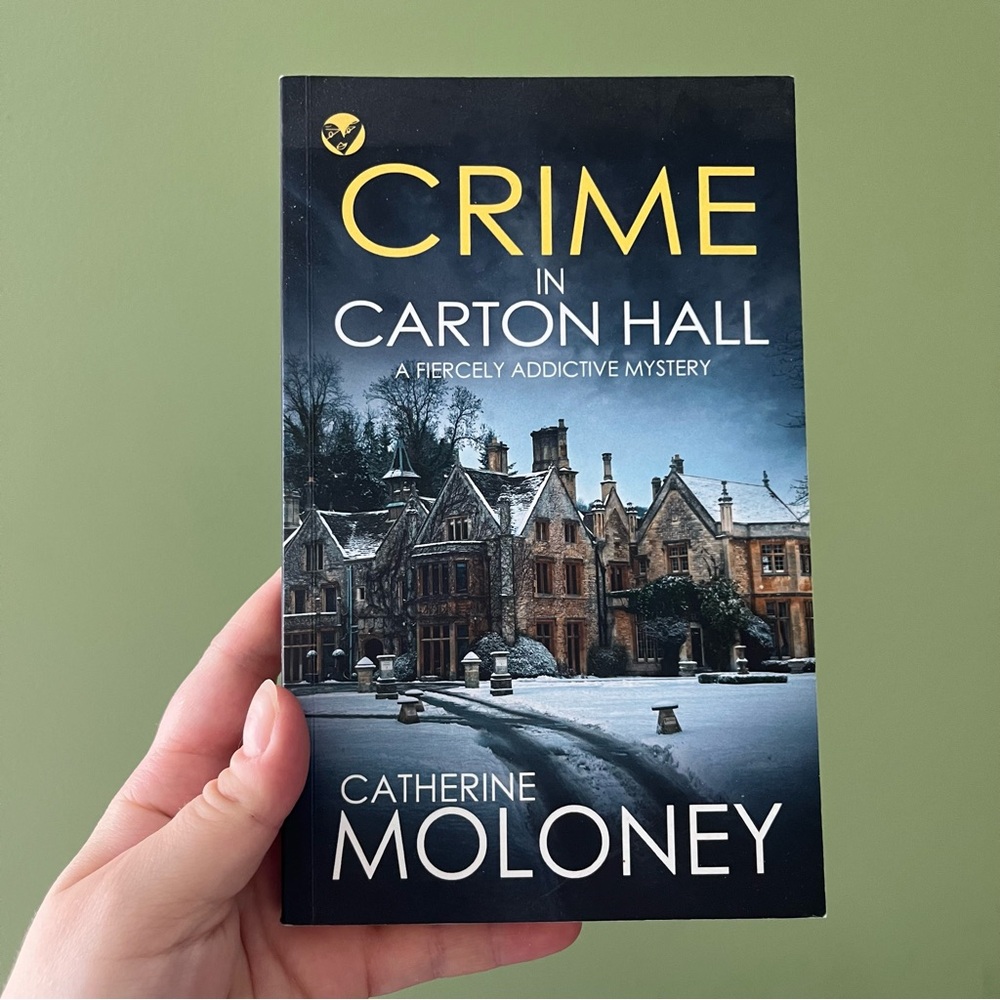 📚 4/25$ 📚 Crime in Carton Hall by Catherine Moloney